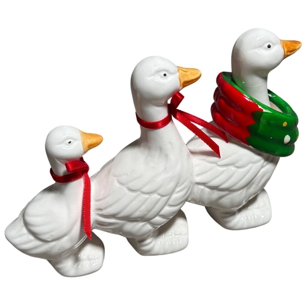 Vintage Ceramic Christmas Goose Figurine Set 3 Geese with Wreath Granny Cottage